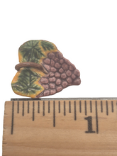 Load image into Gallery viewer, Valerie Casson – Handsculpted &amp; Handpainted Grape Plate

