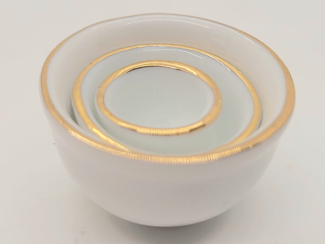 Dollhouse Miniature ~ 3pc Set of Stacking Porcelain Bowls with Gold Rim