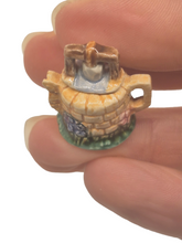Load image into Gallery viewer, Valerie Casson – Ceramic Well-Style Teapot w/ Removable Lid
