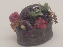 Load image into Gallery viewer, ☆SALE☆Hope Elliot Grape Basket in Al Chandronnait Basket
