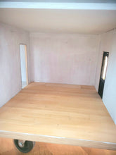 Load image into Gallery viewer, Front-Opening 14 Room English Townhouse
