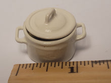Load image into Gallery viewer, Crayfish and Lemon in Pot
