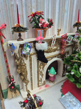 Load image into Gallery viewer, Corner Christmas Roombox Diorama *Pre-Owned*
