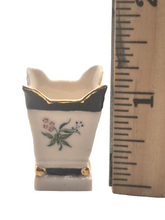 Load image into Gallery viewer, Ron Benson – Handpainted Porcelain Planter

