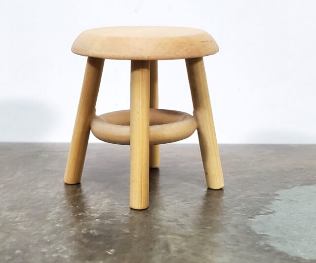 WOODEN STOOL (CLA10022)