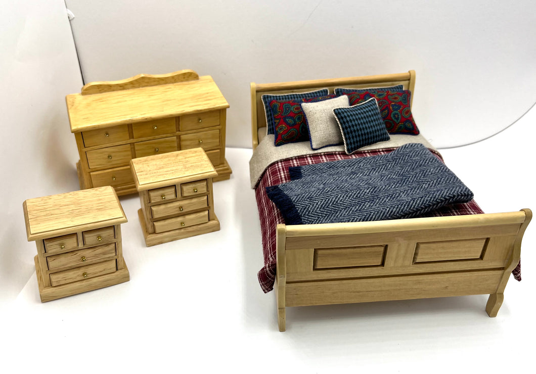 Oak Double Bed Set With Plaid Bedspread - 4 Piece