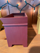 Load image into Gallery viewer, Hitty Scale Burgundy Low Dry Sink Handmade By Roy Bubbenmoyer
